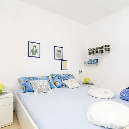 Holiday Belavue Ivanica